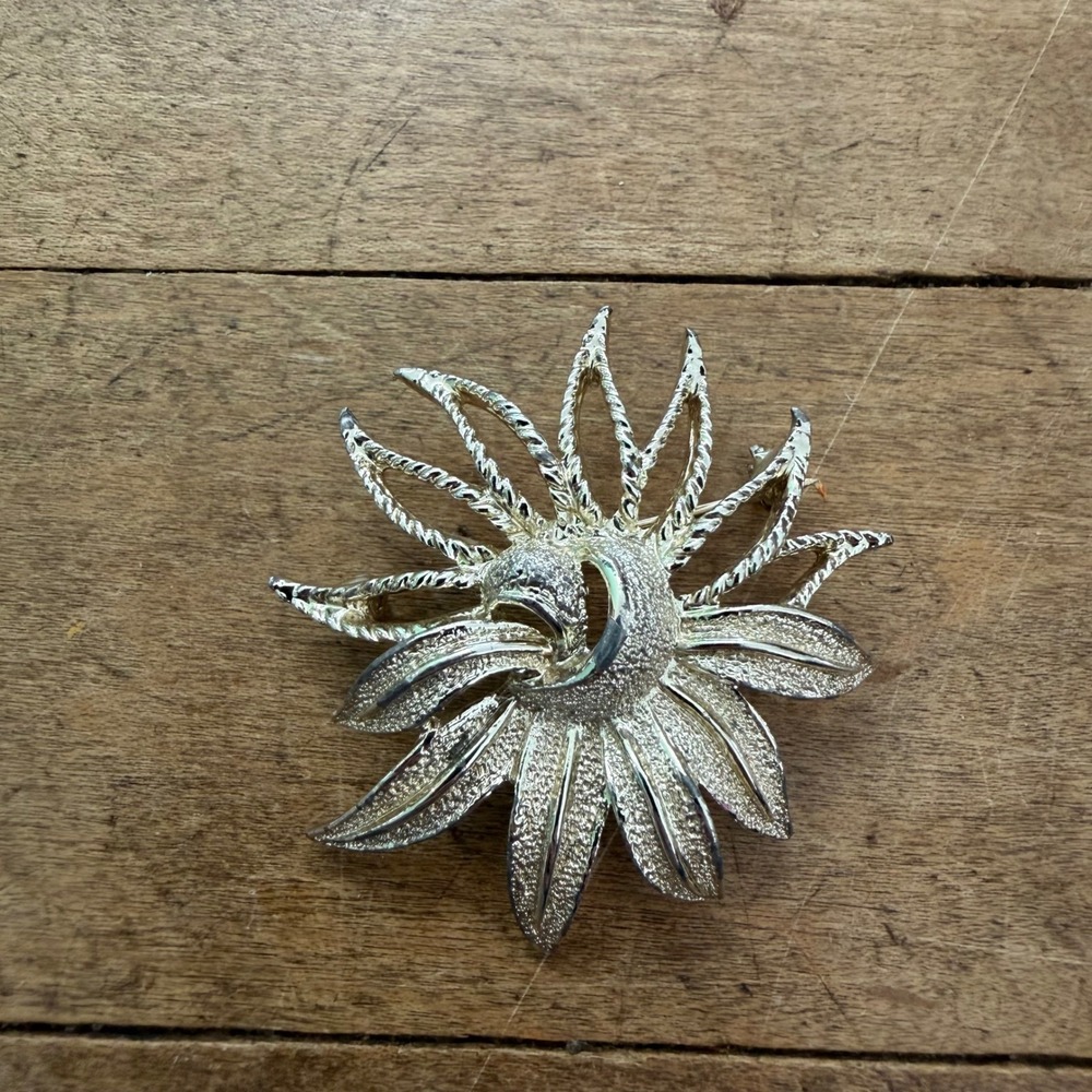 Vtg Sarah Coventry Silver Tone Sunburst Brooch 60s Textured Pin Statement MCM